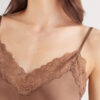 Bluse i blonder og silke Bluse i blonder og silke