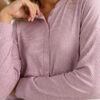 Chic og komfortabel langærmet modalbluse med knapper Chic og komfortabel langærmet modalbluse med knapper