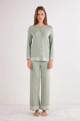 Kort pyjamas med blondekant og knapper i modal