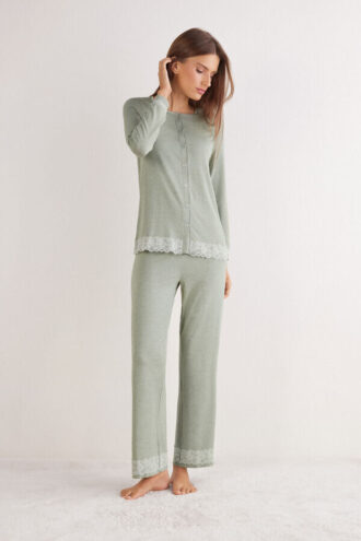 Kort pyjamas med blondekant og knapper i modal