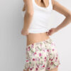 Korte shorts i silke med Pretty Flowers-print