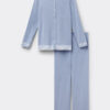 Lang pyjamas i modal med blondekant og knapper Lang pyjamas i modal med blondekant og knapper