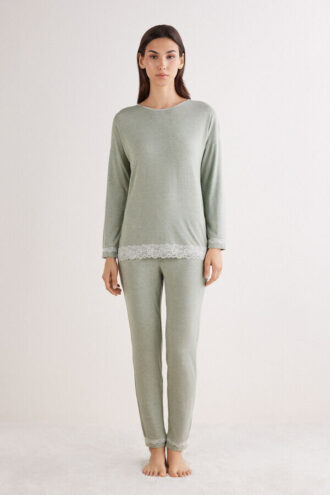 Lang pyjamas med blondekant i modal