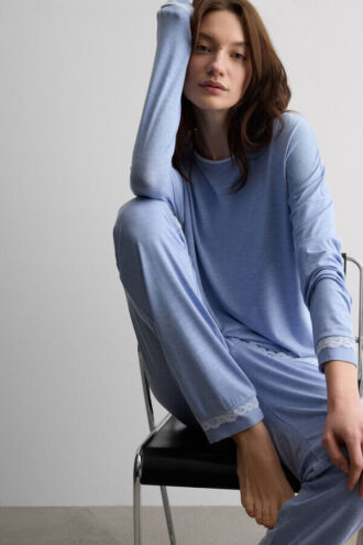 Lang pyjamas med blondekant i modal Lang pyjamas med blondekant i modal