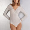 Langærmet bodysuit i ultralet modal med kashmir og blonder Langærmet bodysuit i ultralet modal med kashmir og blonder