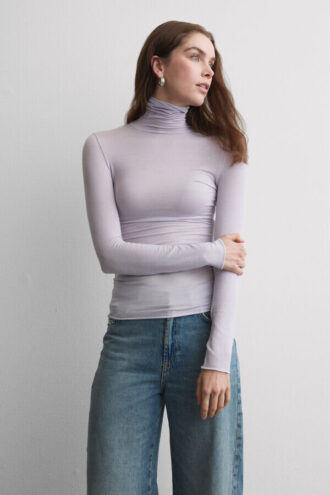 Modal Cashmere Ultralet Top med høj halsudskæring Modal Cashmere Ultralet Top med høj halsudskæring