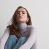 Modal Cashmere Ultralet Top med høj halsudskæring Modal Cashmere Ultralet Top med høj halsudskæring