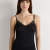 Modal ultralet cashmere-blanding med blonder Modal ultralet cashmere-blanding med blonder