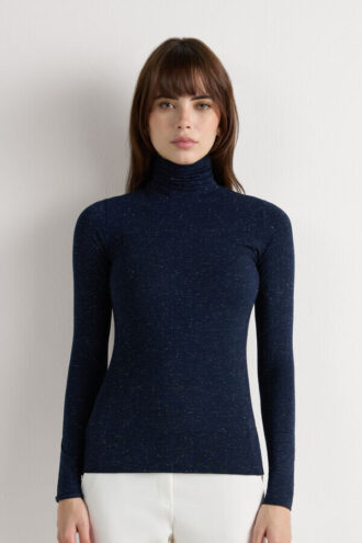Rullekravebluse i modal light med cashmere lame Rullekravebluse i modal light med cashmere lame