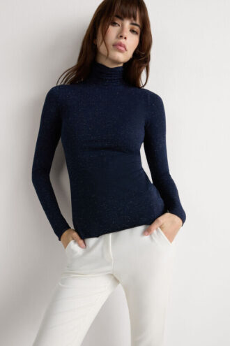 Rullekravebluse i modal light med cashmere lame Rullekravebluse i modal light med cashmere lame