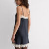 Silke-chemise med kontrastblonder Silke-chemise med kontrastblonder