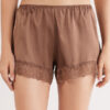 Silkeshorts med blondekant Silkeshorts med blondekant