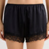 Silkeshorts med blondekant Silkeshorts med blondekant