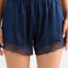 Silkeshorts med blondekant Silkeshorts med blondekant