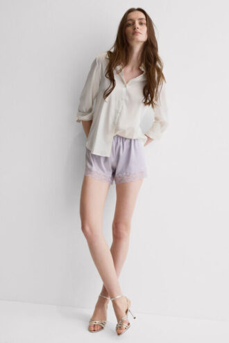 Silkeshorts med blondekant