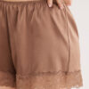 Silkeshorts med blondekant Silkeshorts med blondekant