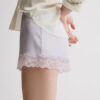 Silkeshorts med blondekant Silkeshorts med blondekant