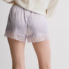 Silkeshorts med blondekant Silkeshorts med blondekant