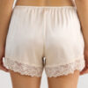Silkeshorts med blondekant Silkeshorts med blondekant