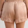 Silkeshorts med blondekant Silkeshorts med blondekant