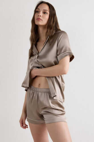 Silkeshorts med piping
