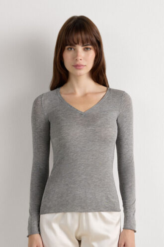V-halsbluse i ultralet modal med kashmir V-halsbluse i ultralet modal med kashmir