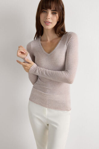 V-halsbluse i ultralet modal med kashmir V-halsbluse i ultralet modal med kashmir